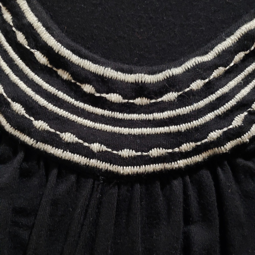 *Fylo* Embroidered black tank, small - Picture 4 of 7
